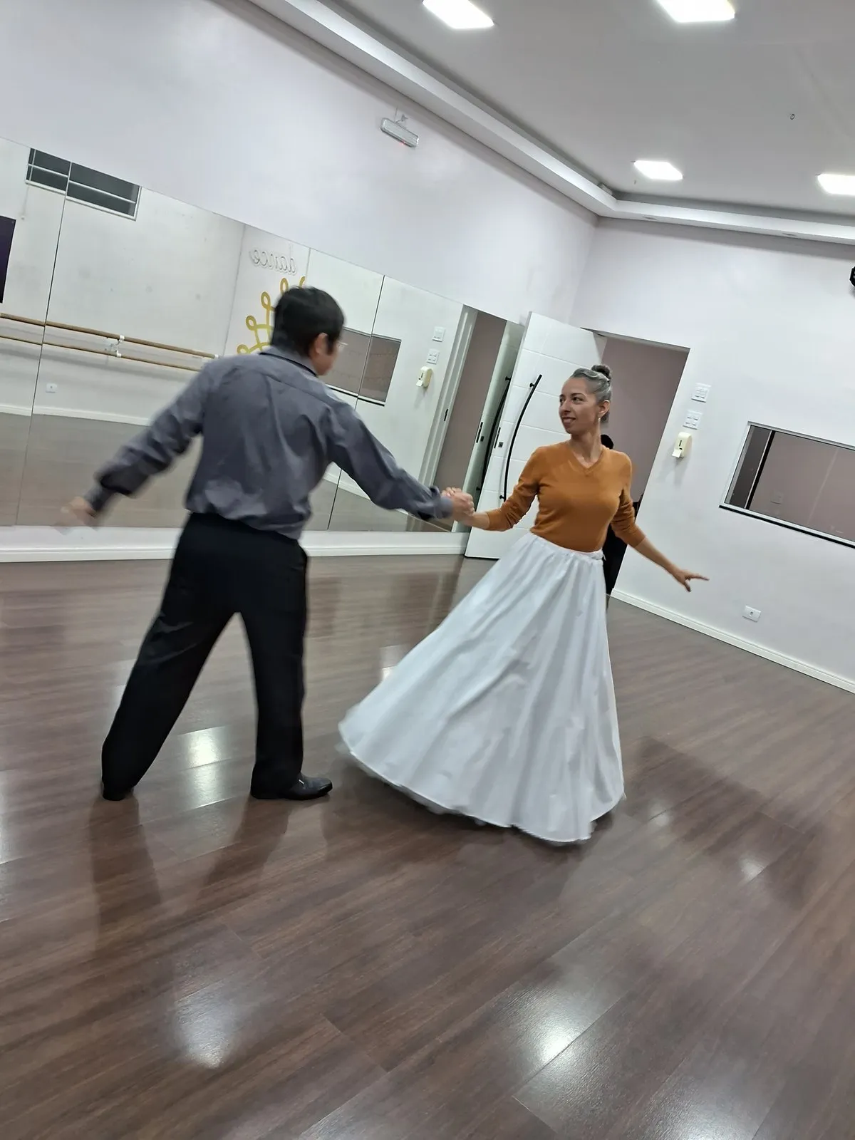 Letícia e Tiago, casal que preparou a dança dos noivos na Escola de Dança We, em Guarulhos
