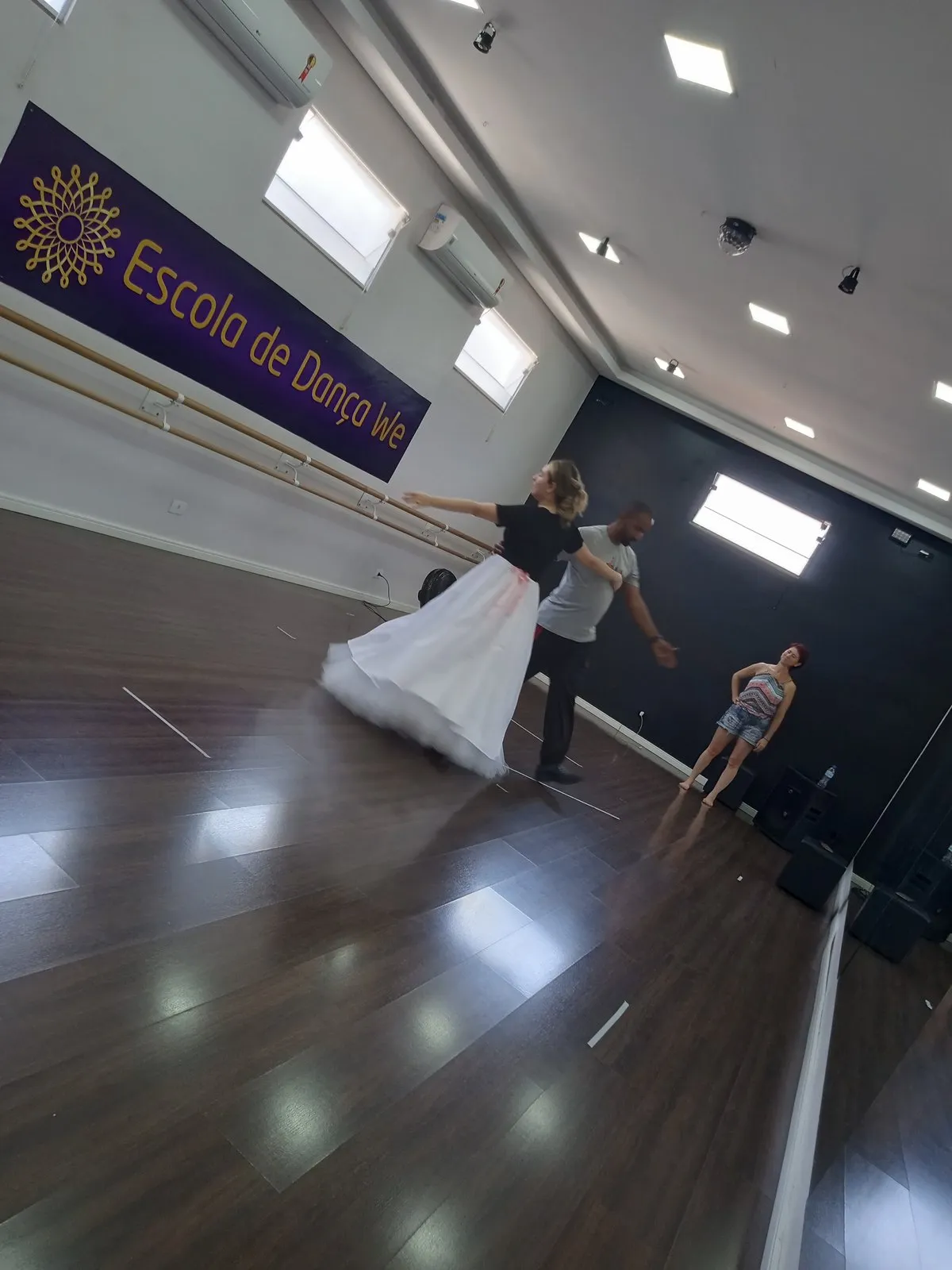 Letícia e Tiago, casal que preparou a dança dos noivos na Escola de Dança We, em Guarulhos