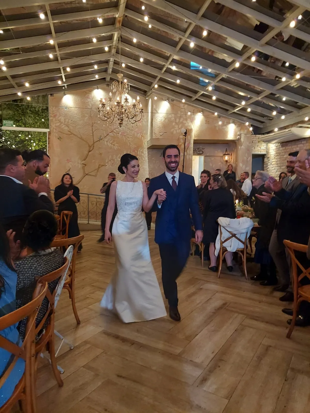 Casal dançando a primeira dança do casamento, preparada pela Escola de Dança We em Guarulhos